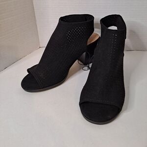 Seychelles Juneau Peep toe Bootie Womens Black Block Heel Perforated Boot